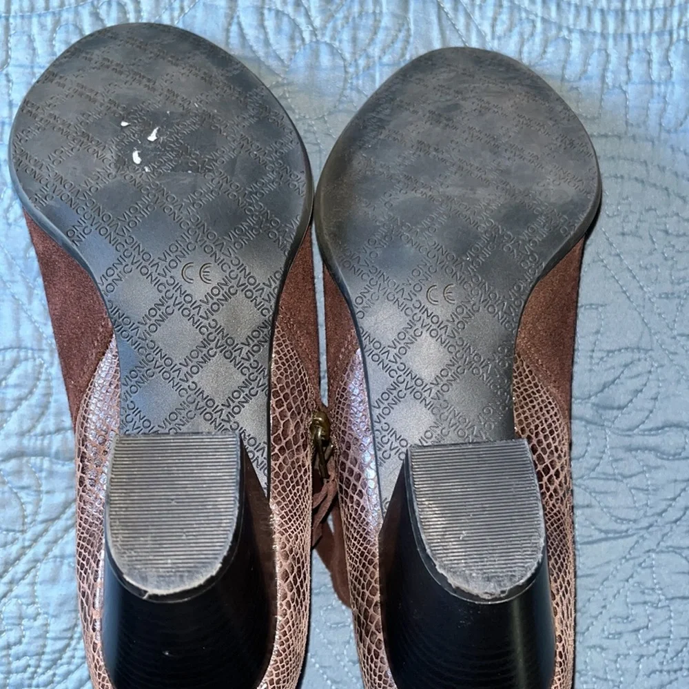 VIONIC‎ Anne Suede Ankle Boots. Size 9.5